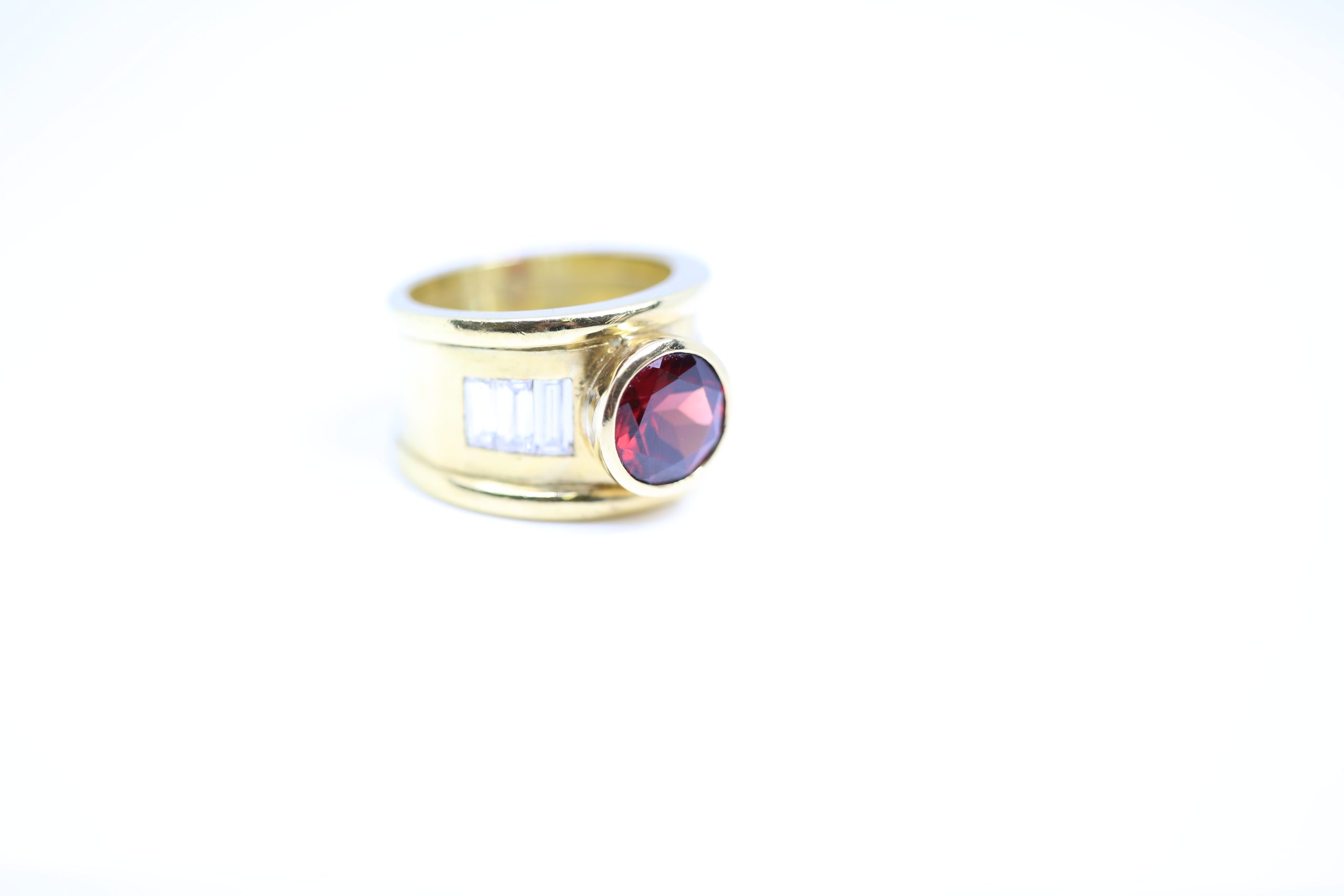 Sortija oro 18 k con rubí y diamantes talla baguette - Imagen 5
