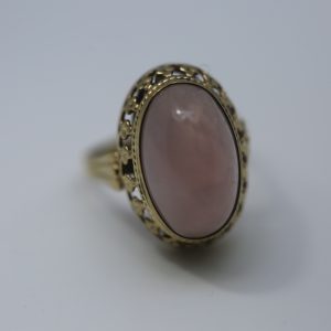 Sortija oro 14 kilates con cuarzo rosa