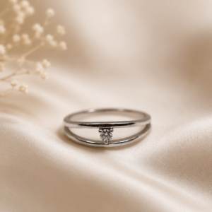 Sortija oro blanco con diamante central